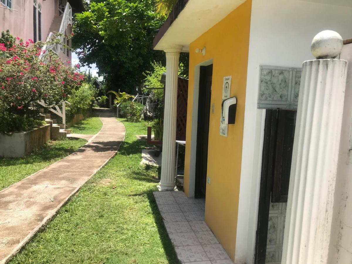 Secret Cabins At Firefly Beach Cottage Negril Eksteriør billede