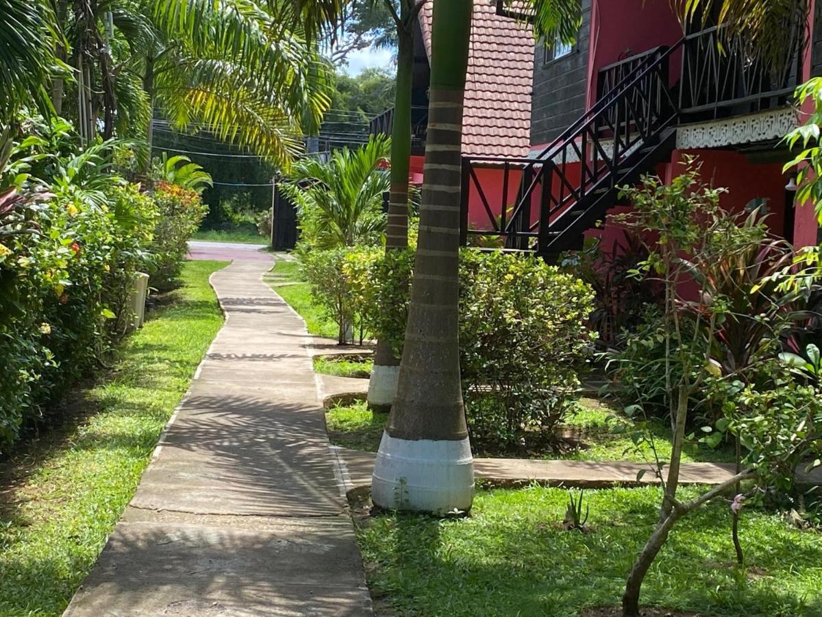 Secret Cabins At Firefly Beach Cottage Negril Eksteriør billede